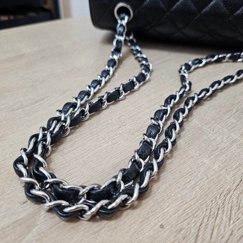 [未使用品項,晶片款新年超甜價出🧧] Chanel黑荔枝皮CoCo23銀釦肩背包-16