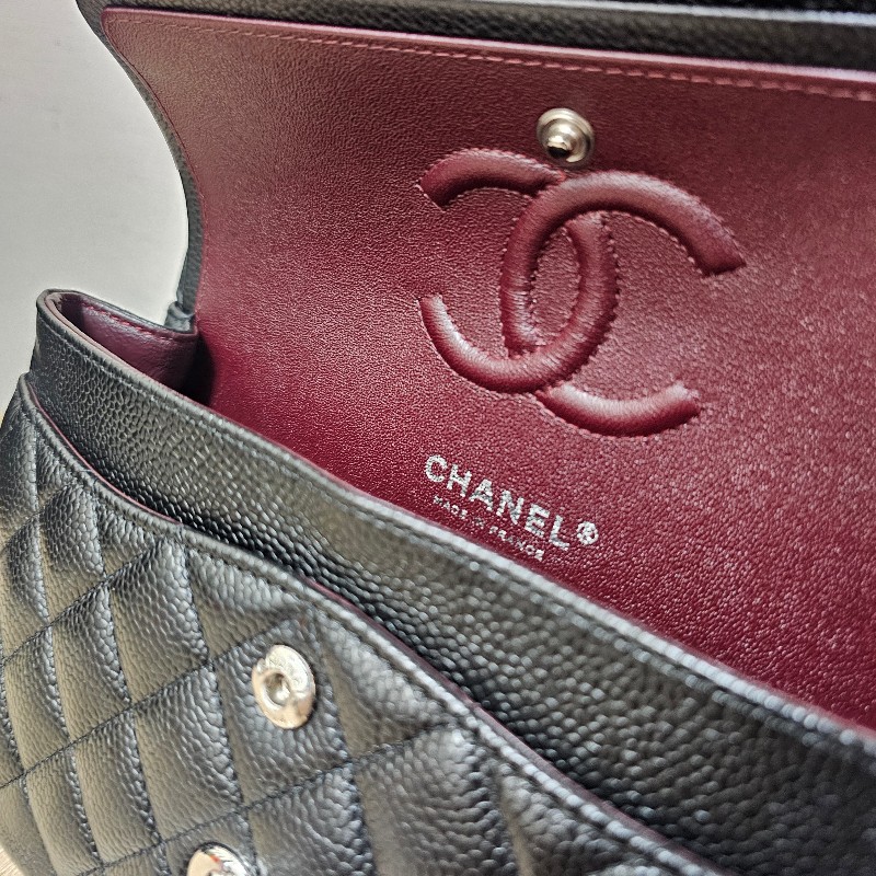 [未使用品項,晶片款新年超甜價出🧧] Chanel黑荔枝皮CoCo23銀釦肩背包-18