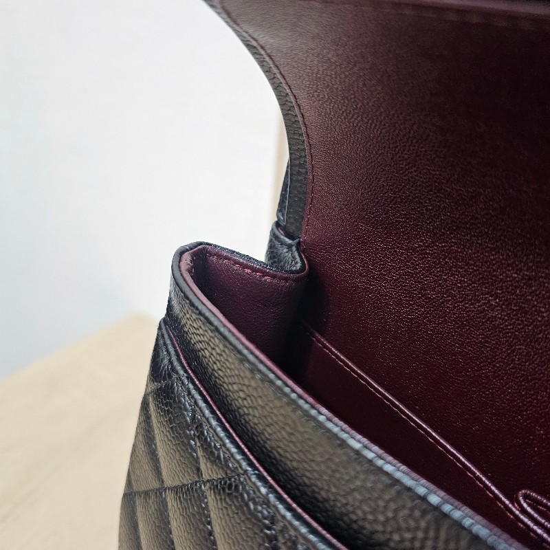 [未使用品項,晶片款新年超甜價出🧧] Chanel黑荔枝皮CoCo23銀釦肩背包-22