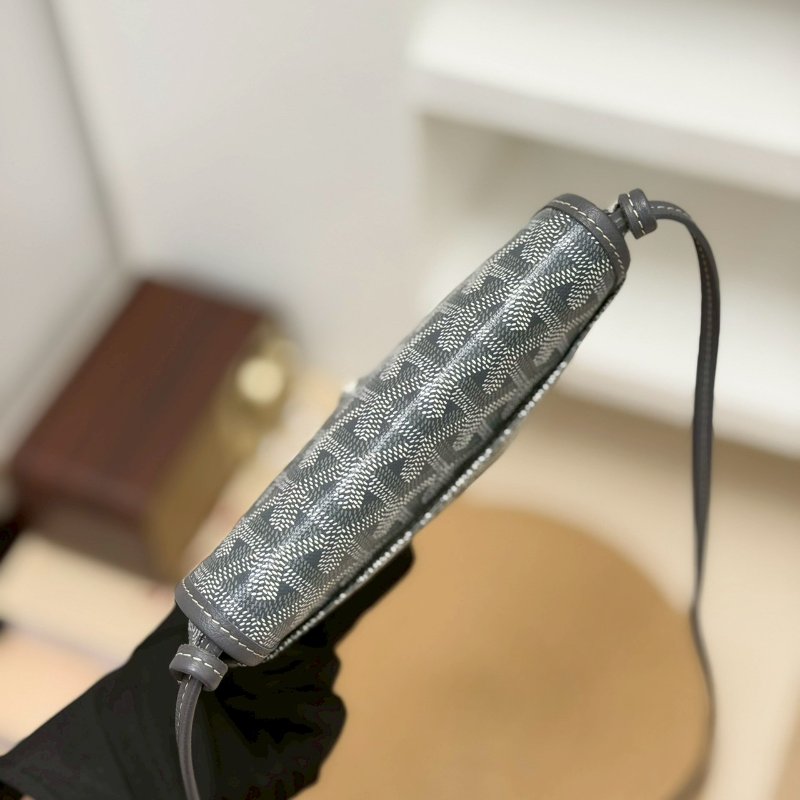 （最難買的灰色來了🩶）🏷Goyard 高雅德 ．Plumet 信封包-13