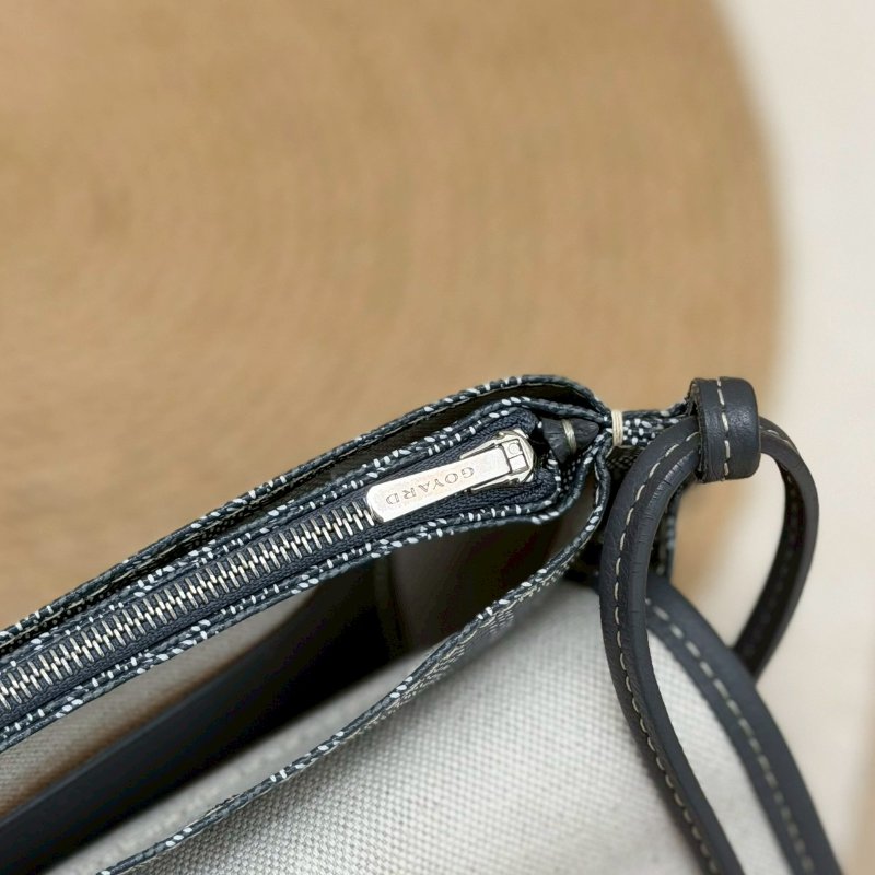 （最難買的灰色來了🩶）🏷Goyard 高雅德 ．Plumet 信封包-19