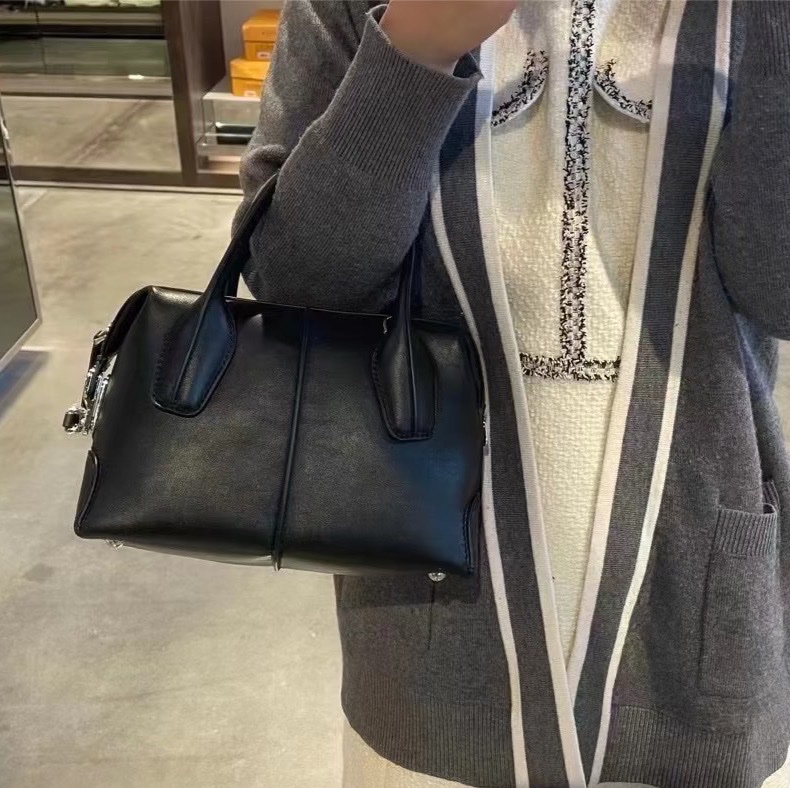 莉亞精品♡ Tods 黑皮革兩用包-1