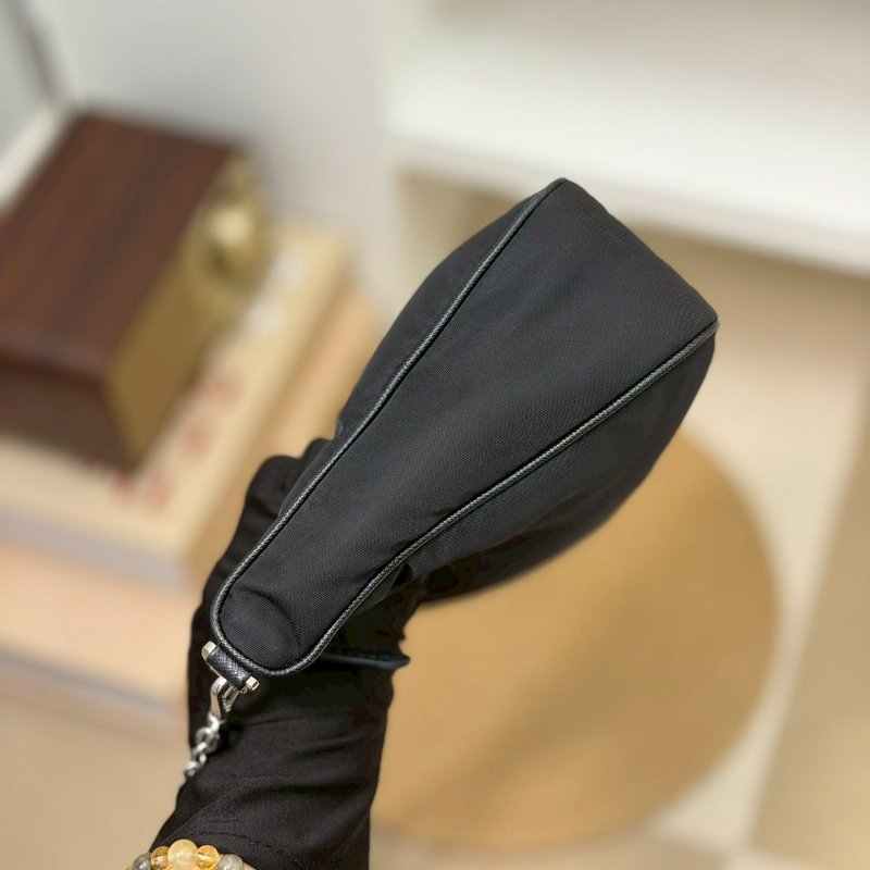🏷Prada 普拉達．Re-Edition 2005 Hobo 三合一-2