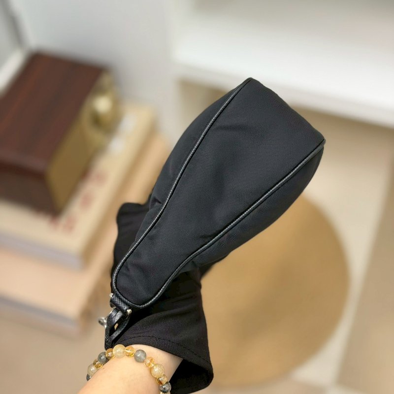 🏷Prada 普拉達．Re-Edition 2005 Hobo 三合一-3