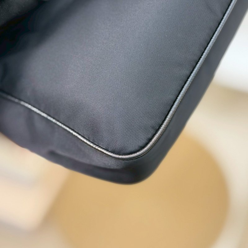 🏷Prada 普拉達．Re-Edition 2005 Hobo 三合一-4