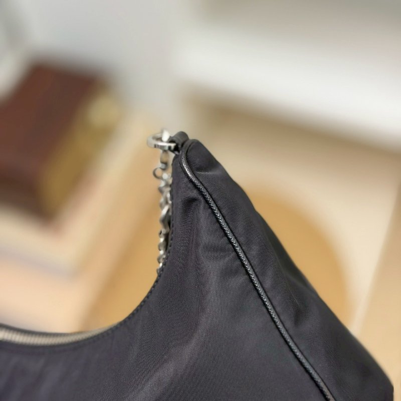 🏷Prada 普拉達．Re-Edition 2005 Hobo 三合一-11