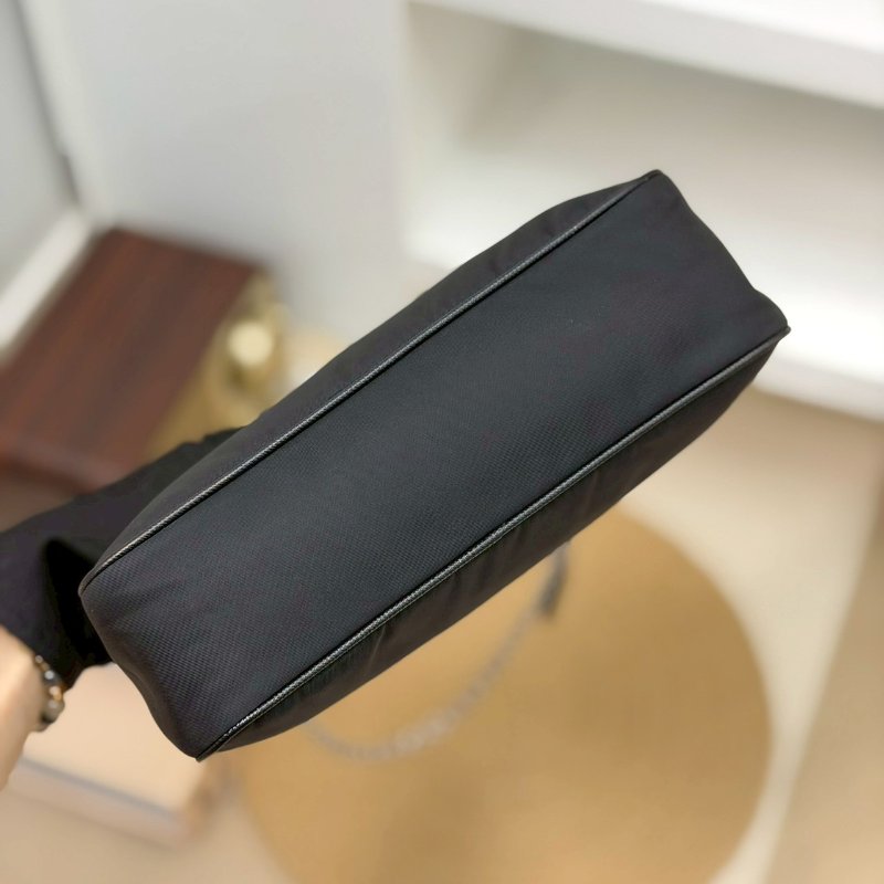 🏷Prada 普拉達．Re-Edition 2005 Hobo 三合一-12