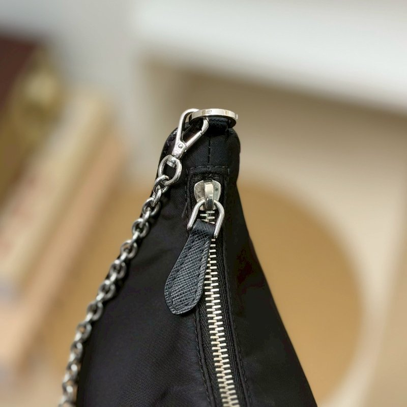 🏷Prada 普拉達．Re-Edition 2005 Hobo 三合一-14
