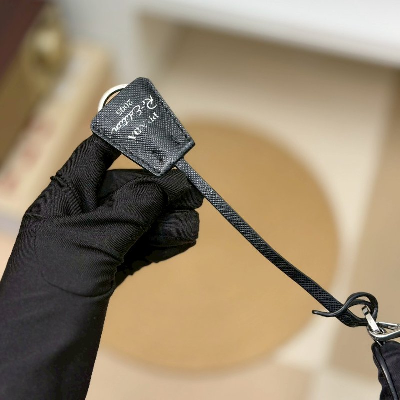 🏷Prada 普拉達．Re-Edition 2005 Hobo 三合一-16