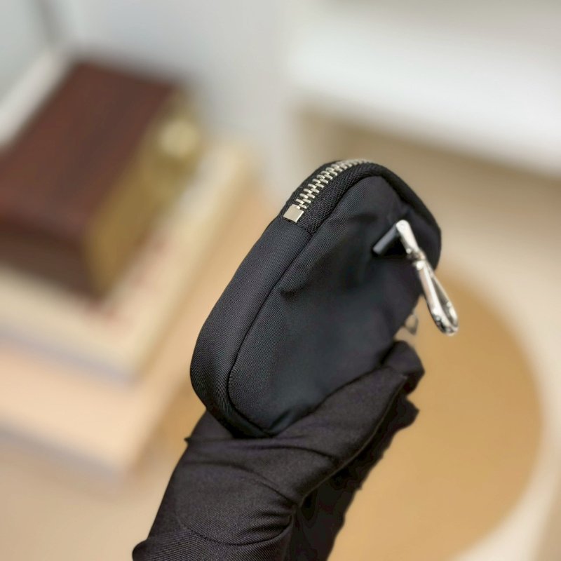 🏷Prada 普拉達．Re-Edition 2005 Hobo 三合一-22