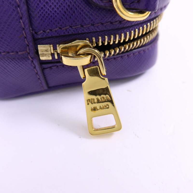 PRADA 牛皮皮革Pouch金扣肩背袋-10