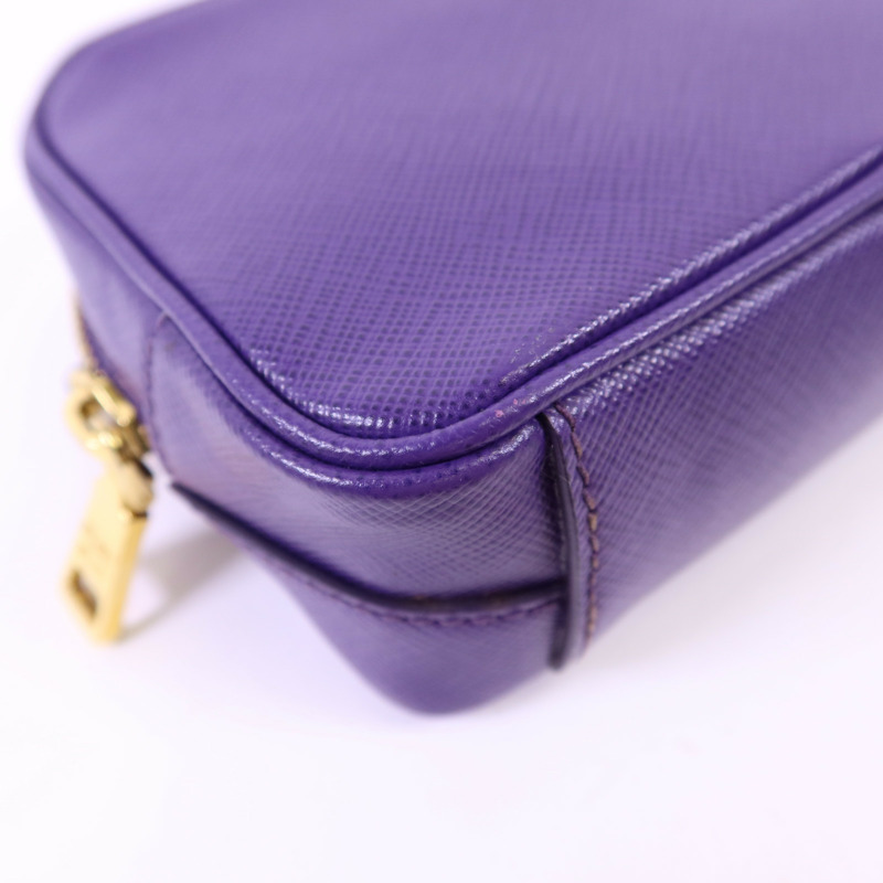 PRADA 牛皮皮革Pouch金扣肩背袋-15