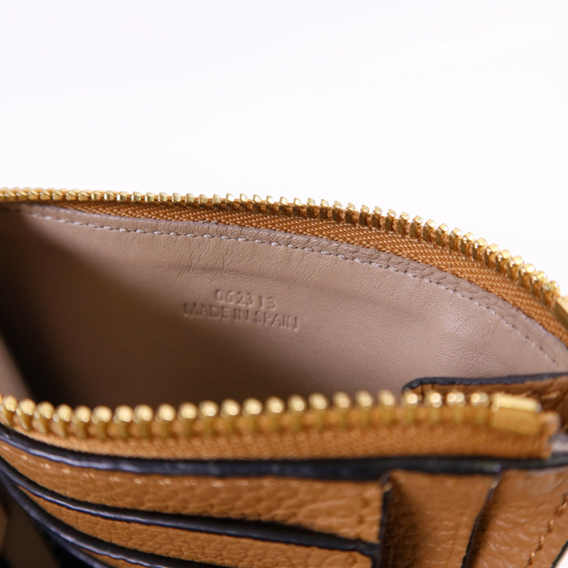 LOEWE 牛皮皮革Card Case金扣卡片套-12