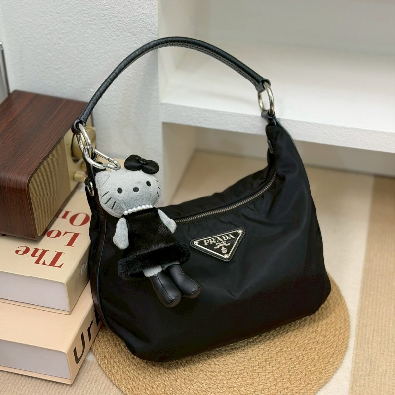 (稀有!小碗豆🫛更可愛)🏷Prada 普拉達.Hobo 碗豆包 小號-0