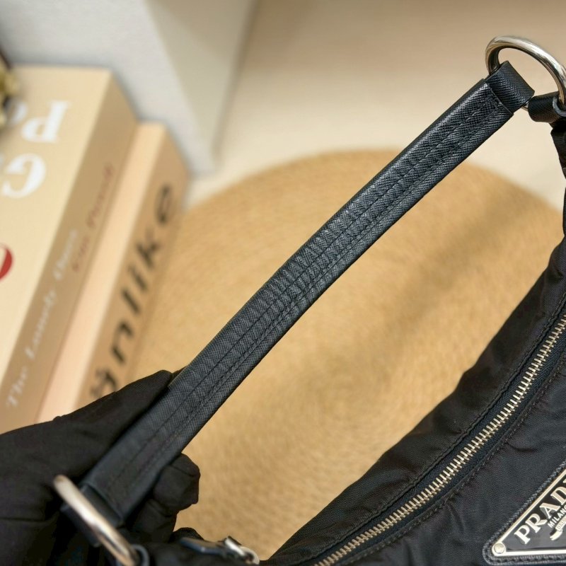 (稀有!小碗豆🫛更可愛)🏷Prada 普拉達.Hobo 碗豆包 小號-13