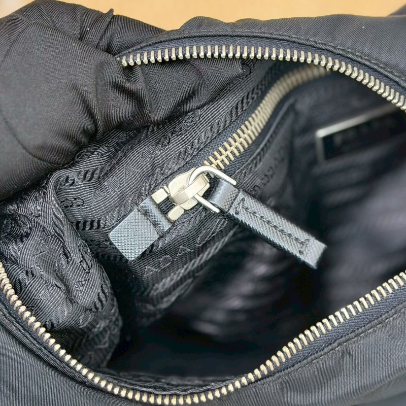 (稀有!小碗豆🫛更可愛)🏷Prada 普拉達.Hobo 碗豆包 小號-17