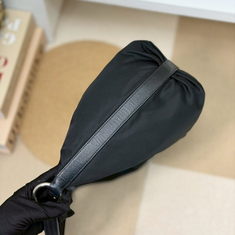 (稀有!這顆上身超鬆弛好看😍)🏷Prada 普拉達.Hobo 碗豆包 中號-4