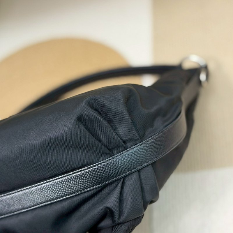 (稀有!這顆上身超鬆弛好看😍)🏷Prada 普拉達.Hobo 碗豆包 中號-8