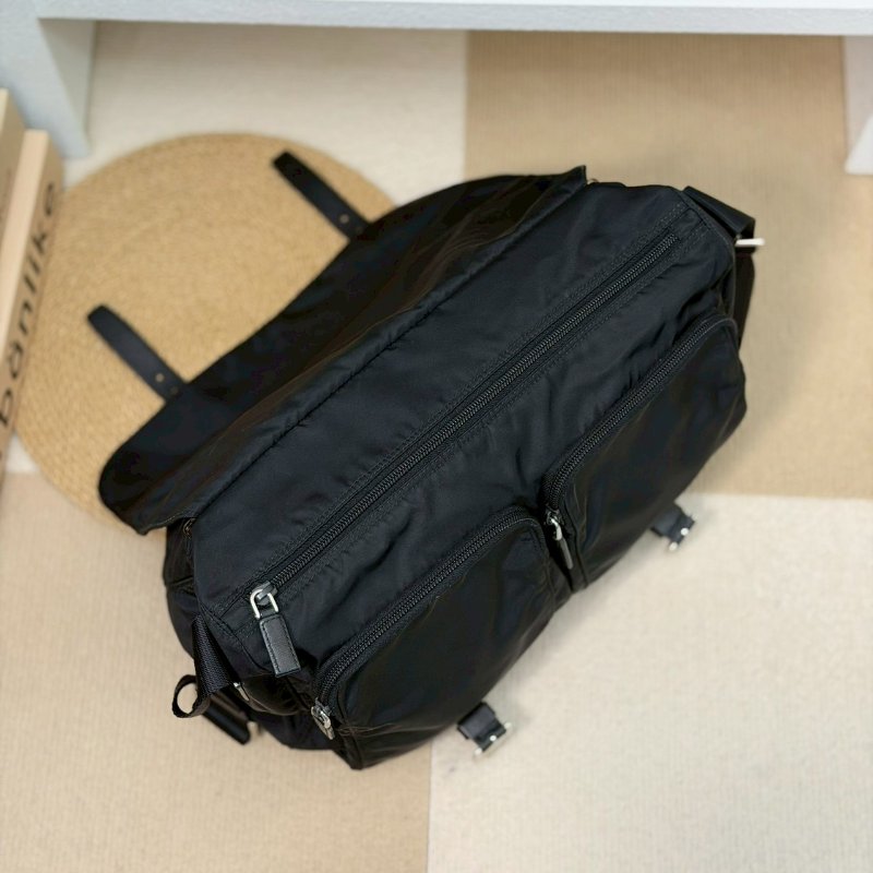 🏷Prada 普拉達.尼龍郵差包-22