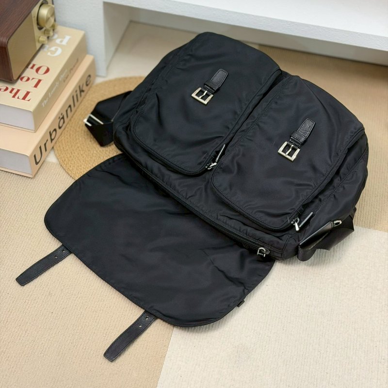🏷Prada 普拉達.尼龍郵差包-23