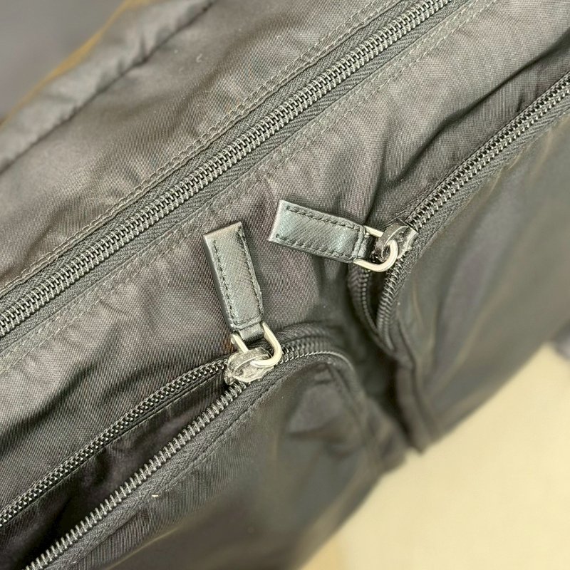 🏷Prada 普拉達.尼龍郵差包-25