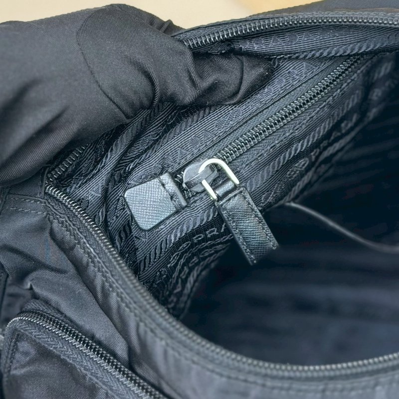 🏷Prada 普拉達.尼龍郵差包-31