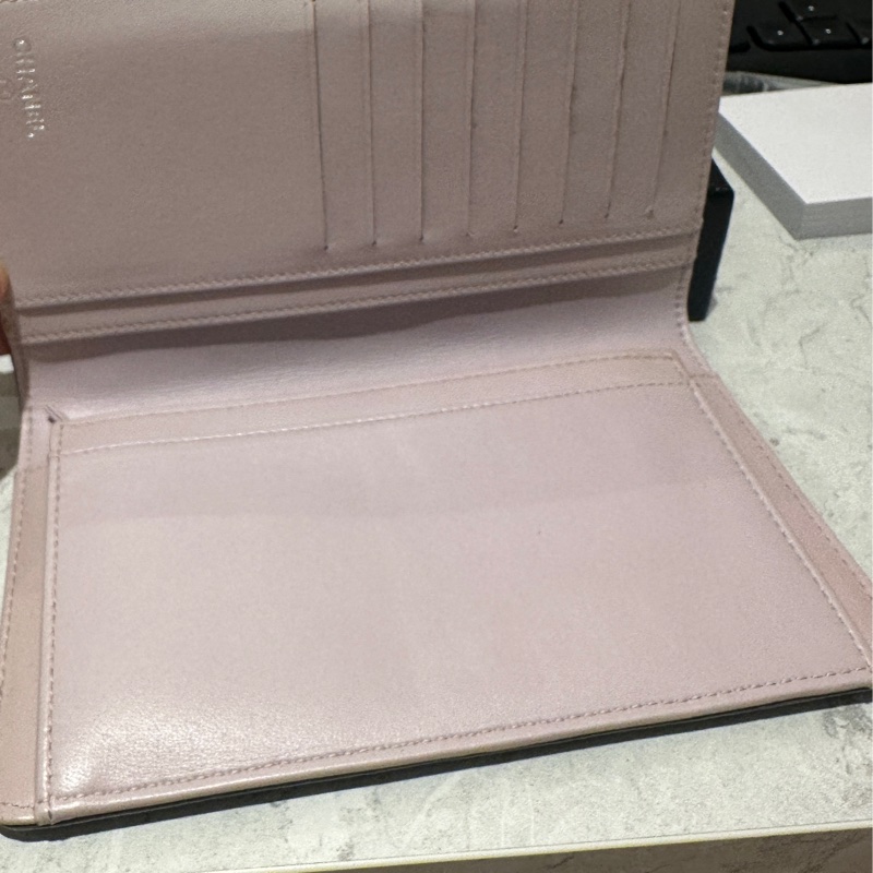 【PaLaCe稀有正品】香奈兒Chanel小羊皮藕紫色(大象灰)灰色山茶花壓花長夾、錢包-14