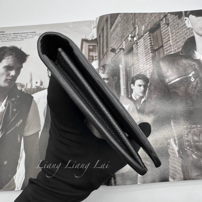 LOUIS VUITTON LV 經典 Taiga 皮革墨黑色長夾-18