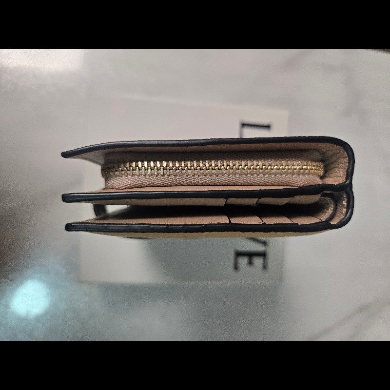 LoeweLOEWE餅乾色 柔軟粒面小牛皮小型拉鍊皮夾 Compact Zip Wallet-3