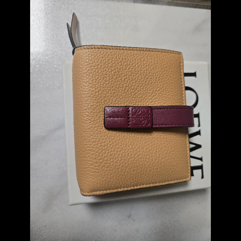 LoeweLOEWE餅乾色 柔軟粒面小牛皮小型拉鍊皮夾 Compact Zip Wallet-5