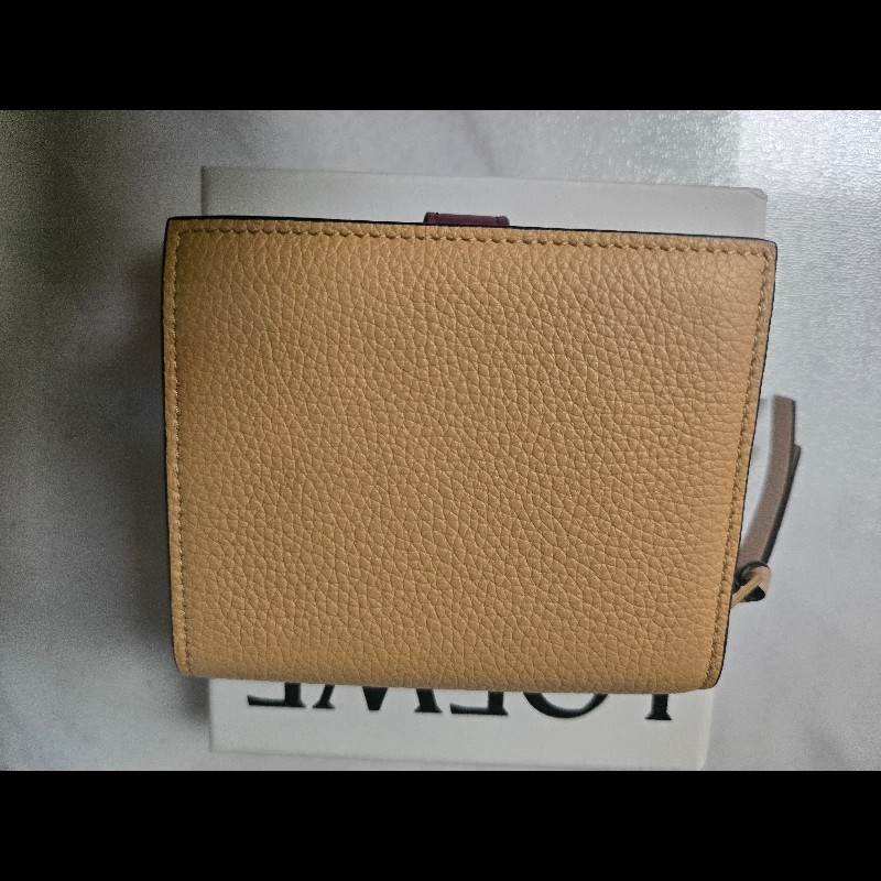 LoeweLOEWE餅乾色 柔軟粒面小牛皮小型拉鍊皮夾 Compact Zip Wallet-6