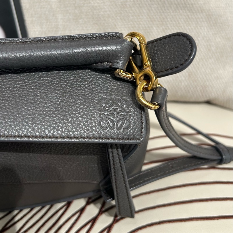 Loewe Puzzle Edge Mini 粒粒牛皮-4
