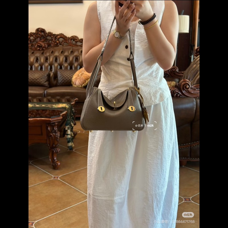 🔥全新🌟 愛馬仕 Lindy 26大象灰金扣 K刻 Stamp K-11