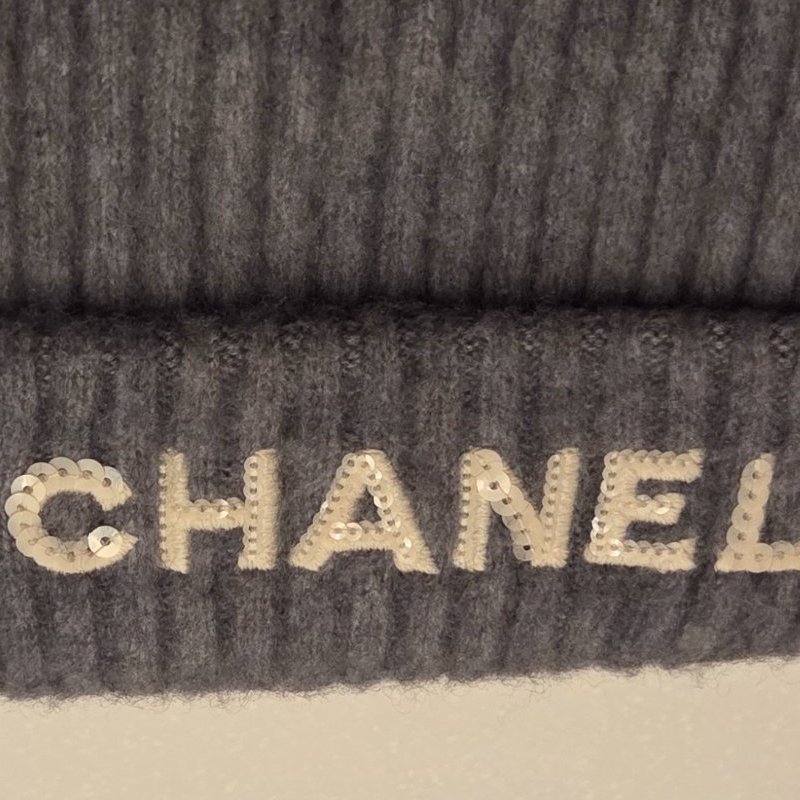 禮物～ Chanel香奈兒經典珠片刺繡logo灰色100%Cachemire羊毛針織帽/ 冷帽/ 保暖帽/ 超厚毛帽-1