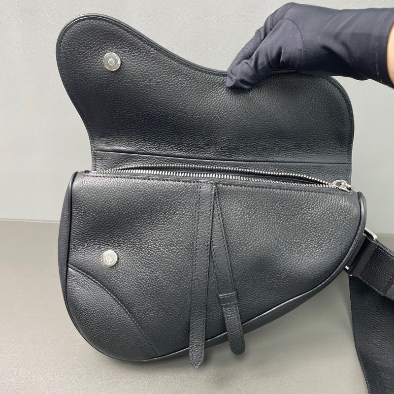 Dior Saddle系列磁性翻蓋粒面觸感牛皮黑色全皮馬鞍斜背包胸包25*16*4.5  98新配件塵袋-2