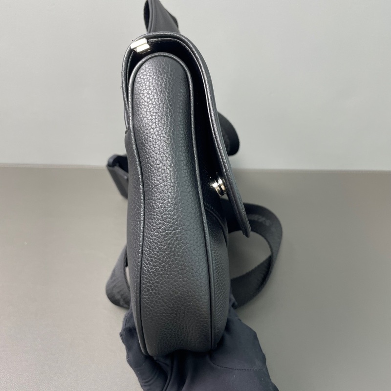 Dior Saddle系列磁性翻蓋粒面觸感牛皮黑色全皮馬鞍斜背包胸包25*16*4.5  98新配件塵袋-4