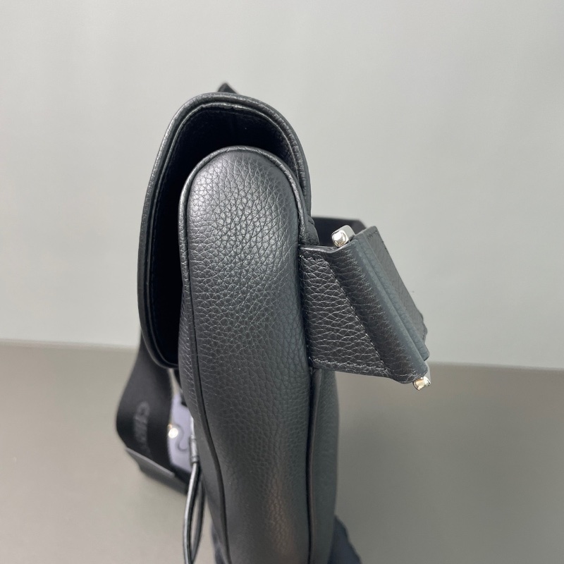 Dior Saddle系列磁性翻蓋粒面觸感牛皮黑色全皮馬鞍斜背包胸包25*16*4.5  98新配件塵袋-5