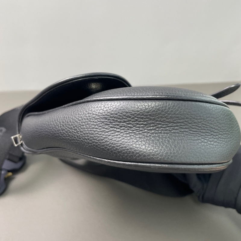 Dior Saddle系列磁性翻蓋粒面觸感牛皮黑色全皮馬鞍斜背包胸包25*16*4.5  98新配件塵袋-6