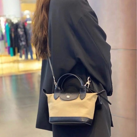 Longchamp 熱門餃子包 特殊款牛皮x羊皮耐用餃子包款 奶茶配黑