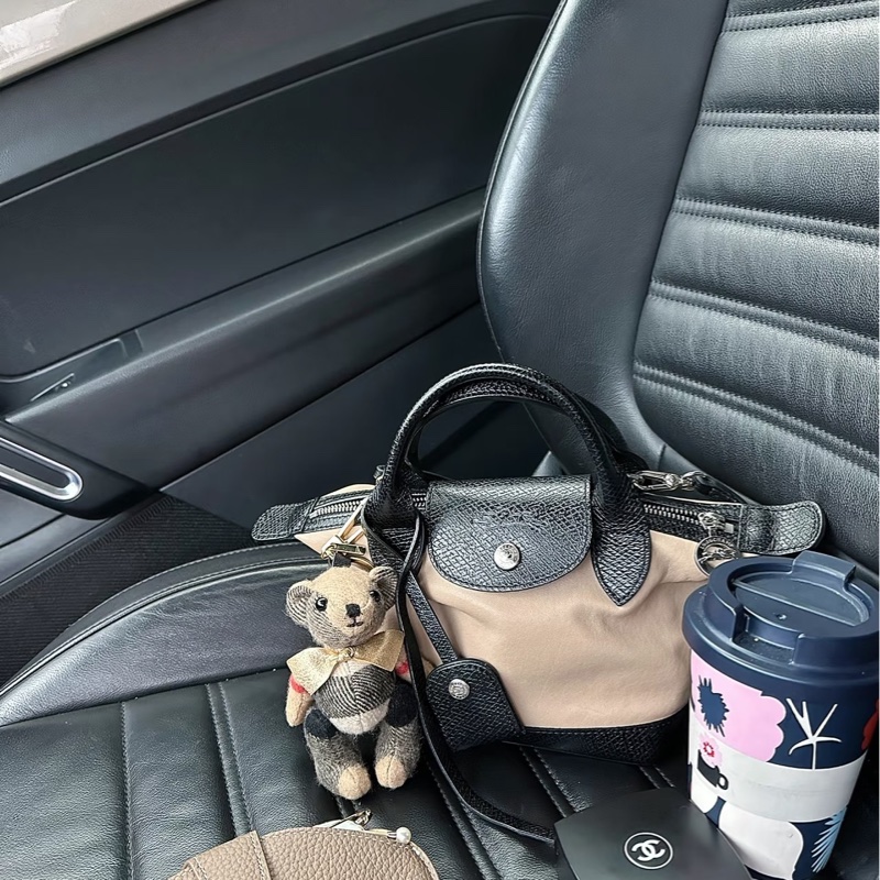 Longchamp 熱門餃子包 特殊款牛皮x羊皮耐用餃子包款 奶茶配黑-3