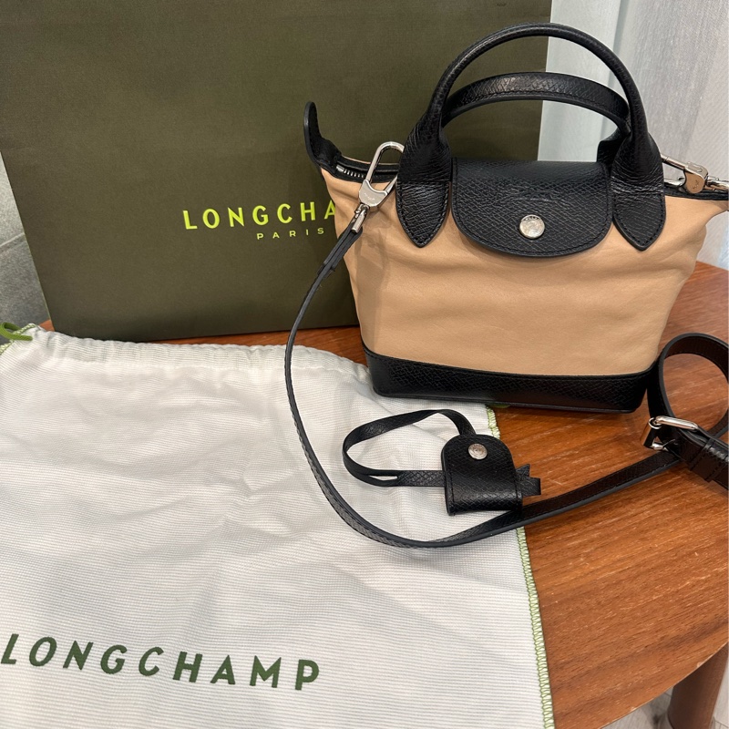 Longchamp 熱門餃子包 特殊款牛皮x羊皮耐用餃子包款 奶茶配黑-5