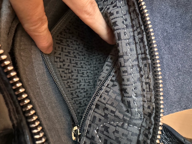 Longchamp 熱門餃子包 特殊款牛皮x羊皮耐用餃子包款 奶茶配黑-7
