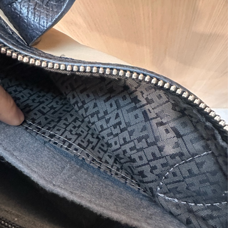 Longchamp 熱門餃子包 特殊款牛皮x羊皮耐用餃子包款 奶茶配黑-8
