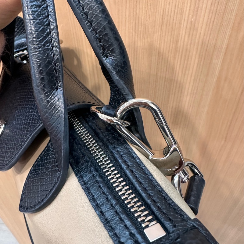 Longchamp 熱門餃子包 特殊款牛皮x羊皮耐用餃子包款 奶茶配黑-13