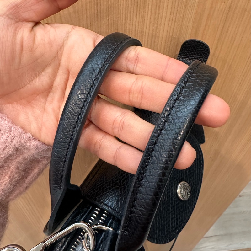 Longchamp 熱門餃子包 特殊款牛皮x羊皮耐用餃子包款 奶茶配黑-14