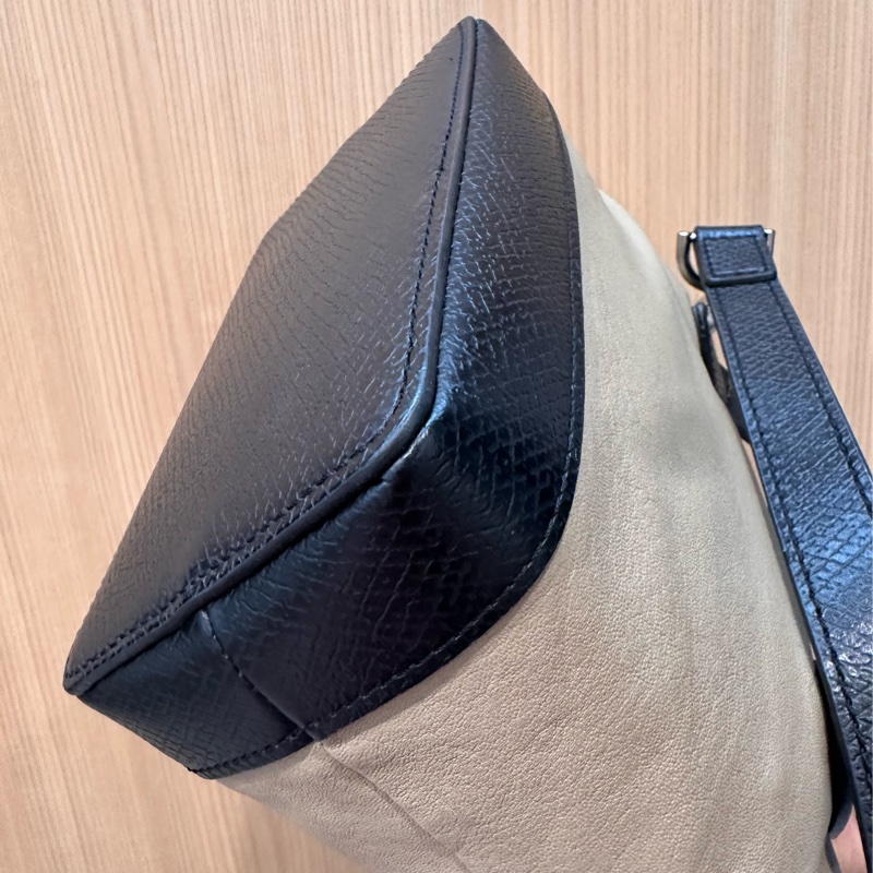 Longchamp 熱門餃子包 特殊款牛皮x羊皮耐用餃子包款 奶茶配黑-16