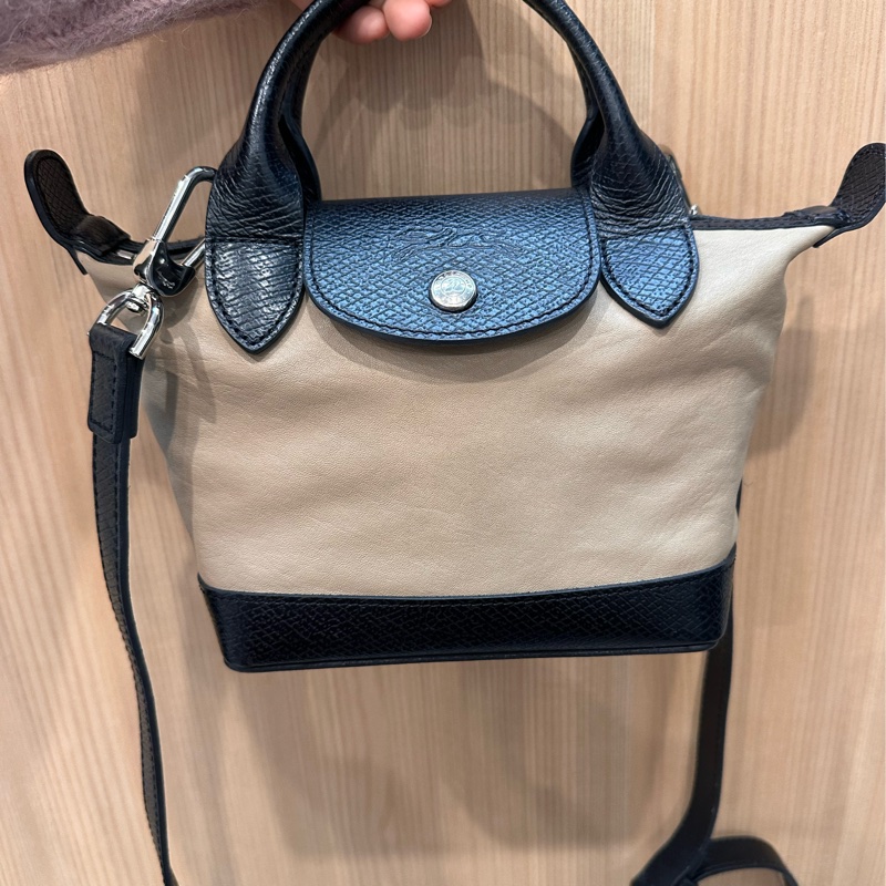 Longchamp 熱門餃子包 特殊款牛皮x羊皮耐用餃子包款 奶茶配黑-20