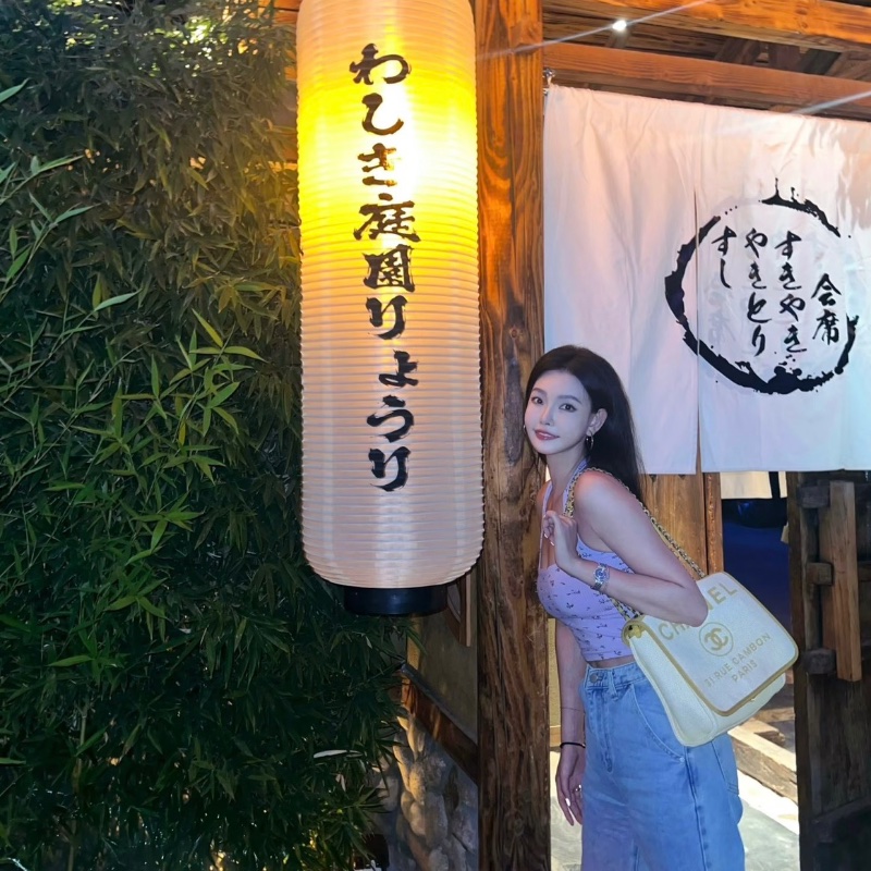 Chanel 黃米色字母沙灘郵差包24*22*10 98新配件塵袋保卡-0
