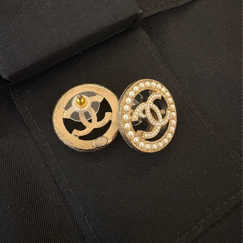 Chanel 香奈兒圓牌珍珠針式耳環-3