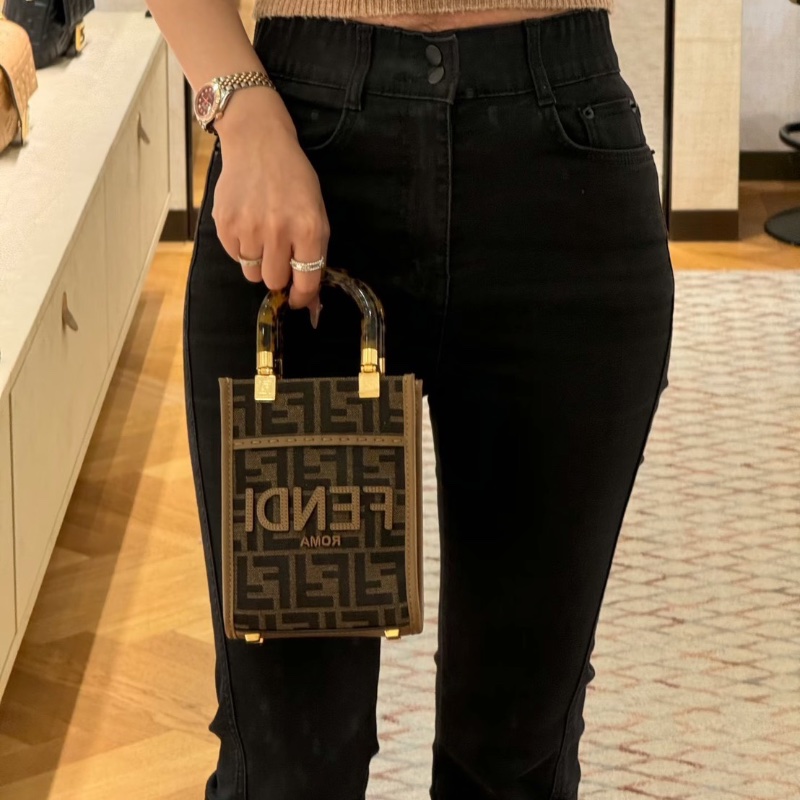 Fendi Sunshine Mini托特包經典老花元素淺卡其拼色，玳瑁手柄 13x18cm 全新閒置肩帶塵袋-0